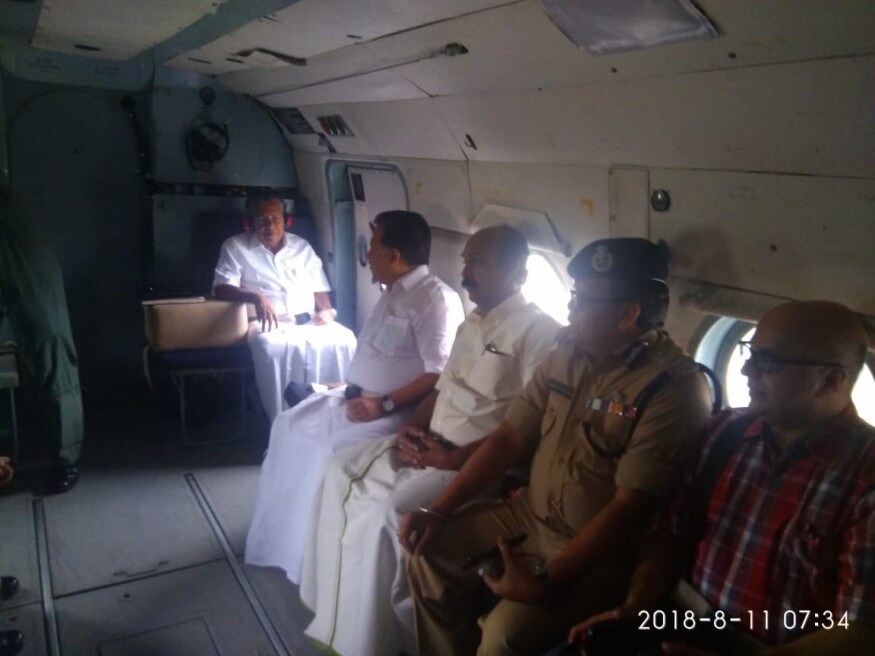 கேரள மாநிலத்தில் வெள்ளம் மற்றும் நிலச்சரிவு காரணமாக பாதிக்கப்பட்ட பகுதிகளை முதலமைச்சர் பினராயி விஜயன் ஹெலிகாப்டர் மூலம் பார்வையிடுகிறார் . (Image: Indian Army) கேரள மாநிலத்தில் வெள்ளம் மற்றும் நிலச்சரிவு காரணமாக பாதிக்கப்பட்ட பகுதிகளை முதலமைச்சர் பினராயி விஜயன் ஹெலிகாப்டர் மூலம் பார்வையிடுகிறார் . (Image: Indian Army)