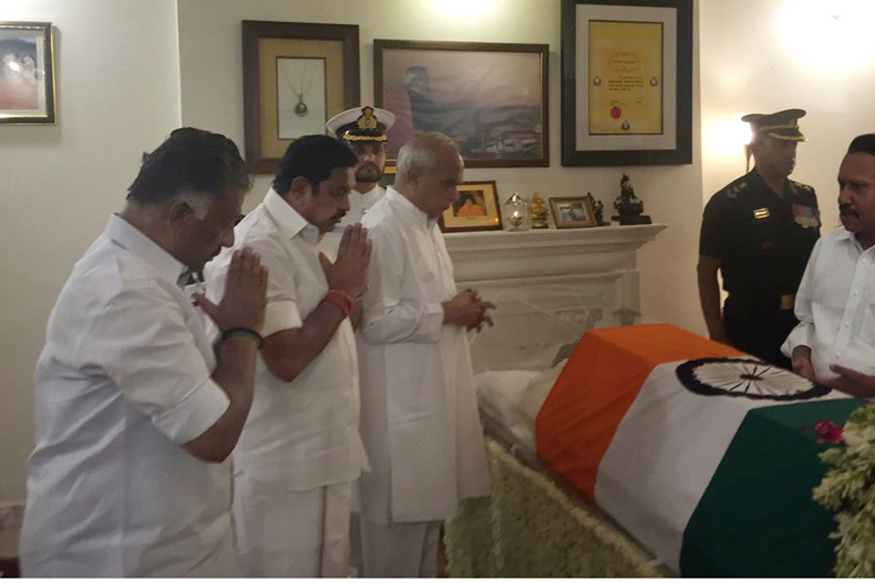வாஜ்பாய் உடலுக்கு இபிஎஸ், ஓபிஎஸ், ஸ்டாலின் அஞ்சலி