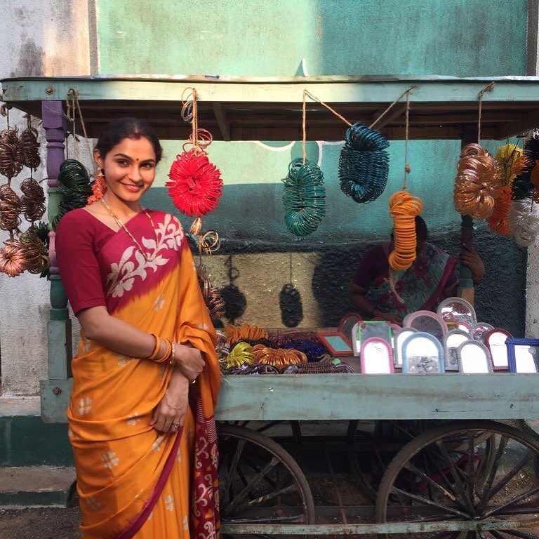 தற்போது தமிழில் வெளியாகி வெற்றி நடைபோடும் வட சென்னை படத்தில் முக்கிய கதாப்பாத்திரத்தை ஏற்று நடித்துள்ளார் நடிகை ஆண்ட்ரியா (புகைப்படம்: ஆண்ட்ரியா-ட்விட்டர்) தற்போது தமிழில் வெளியாகி வெற்றி நடைபோடும் வட சென்னை படத்தில் முக்கிய கதாப்பாத்திரத்தை ஏற்று நடித்துள்ளார் நடிகை ஆண்ட்ரியா (புகைப்படம்: ஆண்ட்ரியா-ட்விட்டர்)