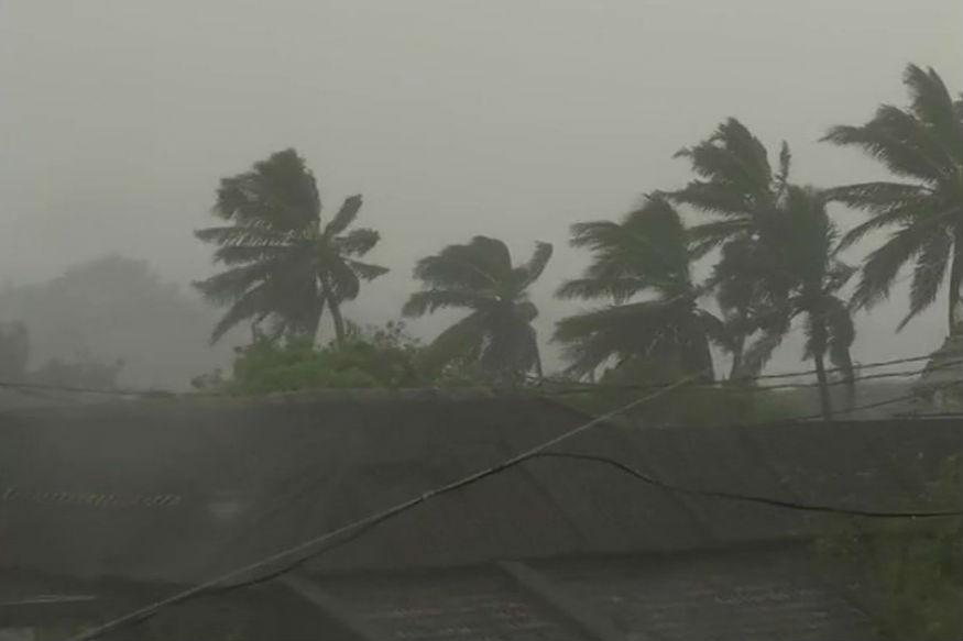 கரையை கடந்தது தித்லி புயல்!