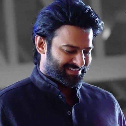 பாகுபலி நாயகன் பிரபாஸ் நடிப்பில் மூன்று மொழிகளில் 200 கோடி ரூபாய் பொருட்செலவில் புதிய திரைப்படம் பிரமாண்டமாக துவங்கியுள்ளது. அண்மையில் பிரபாஸ் நடிப்பில் வெளியான சாஹோ திரைபடம் 300 கோடி ரூபாய் செலவில் வெளியாகியிருந்த நிலையில் அதே பாணியில் புதிய படத்தின் படப்பிடிப்பு பணிகளை துவங்கியுள்ள படக்குழு பிரமாண்ட செட் ஒன்றின் புகைப்படத்தையும் வெளியிட்டுள்ளனர். பாகுபலி நாயகன் பிரபாஸ் நடிப்பில் மூன்று மொழிகளில் 200 கோடி ரூபாய் பொருட்செலவில் புதிய திரைப்படம் பிரமாண்டமாக துவங்கியுள்ளது. அண்மையில் பிரபாஸ் நடிப்பில் வெளியான சாஹோ திரைபடம் 300 கோடி ரூபாய் செலவில் வெளியாகியிருந்த நிலையில் அதே பாணியில் புதிய படத்தின் படப்பிடிப்பு பணிகளை துவங்கியுள்ள படக்குழு பிரமாண்ட செட் ஒன்றின் புகைப்படத்தையும் வெளியிட்டுள்ளனர்.