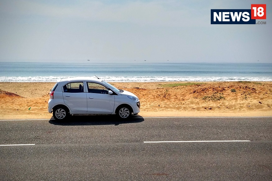 புதிய ஹூண்டாய் சாண்ட்ரோ 1.1 லிட்டர் பெட்ரோல் எஞ்சின் கொண்டு வடிவமைக்கப்பட்டுள்ளது. (Image: Arjit Garg/ News18.com) புதிய ஹூண்டாய் சாண்ட்ரோ 1.1 லிட்டர் பெட்ரோல் எஞ்சின் கொண்டு வடிவமைக்கப்பட்டுள்ளது. (Image: Arjit Garg/ News18.com)