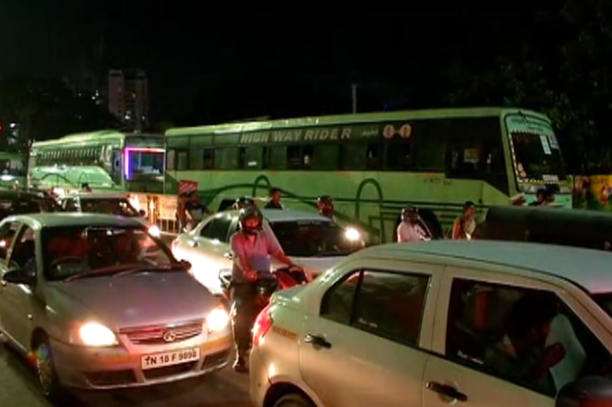 BUSES, ஊர்ந்து செல்லும் வாகனங்கள்