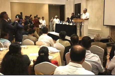 வெள்ள நிவாரணப் பணிக்கு பில் அனுப்பிய மத்திய அரசு - முதல்வர் பினராயி வேதனை வெள்ள நிவாரணப் பணிக்கு பில் அனுப்பிய மத்திய அரசு - முதல்வர் பினராயி வேதனை