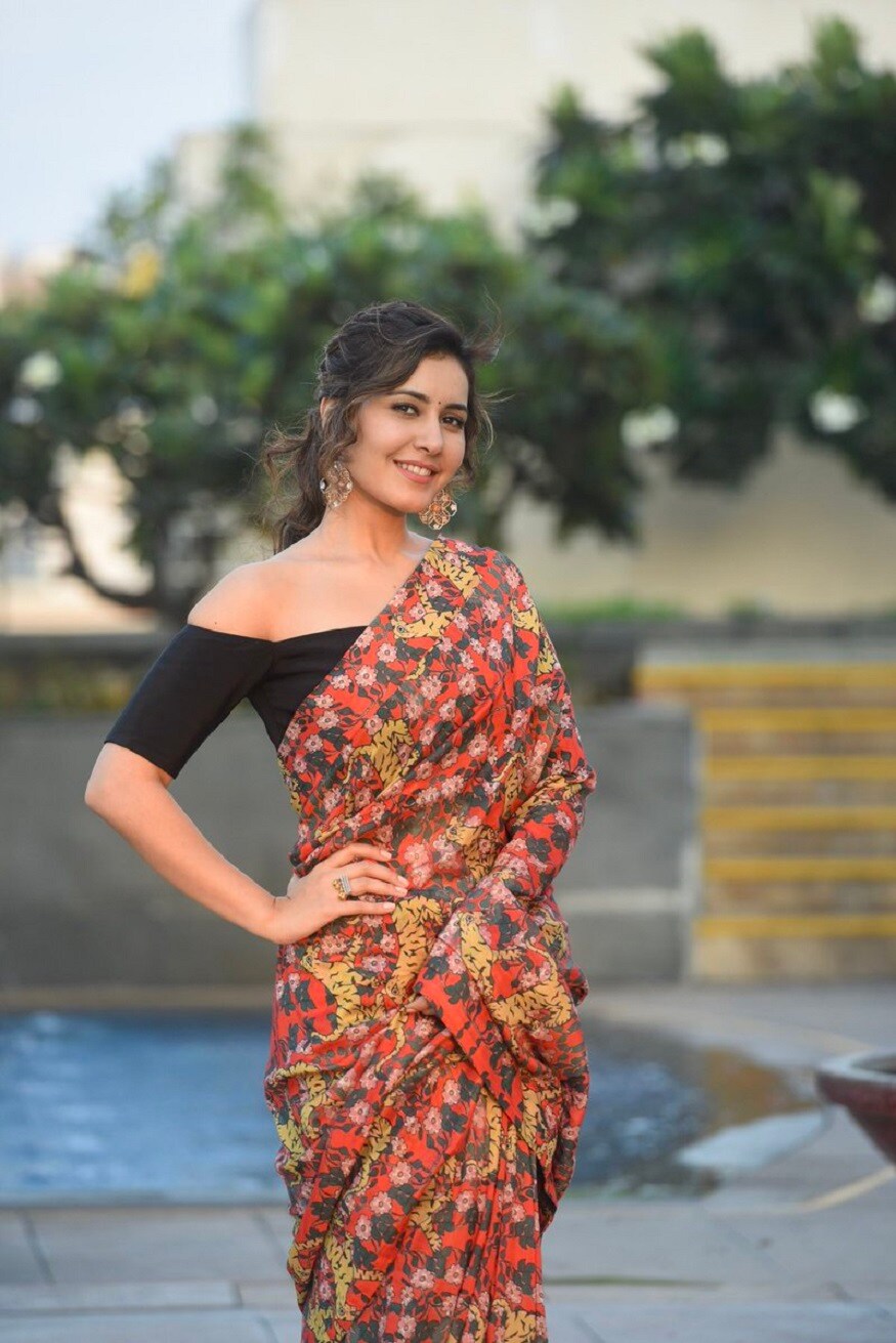 இவர் தற்போது ஜெயம் ரவியுடன் அடங்க மறு படத்திலும் நடித்துள்ளார்.