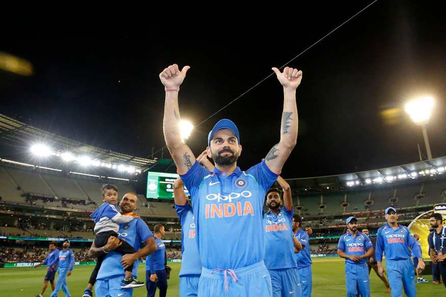 ’இந்திய கிரிக்கெட் அணிக்காகவே வாழ்பவர் தோனி’