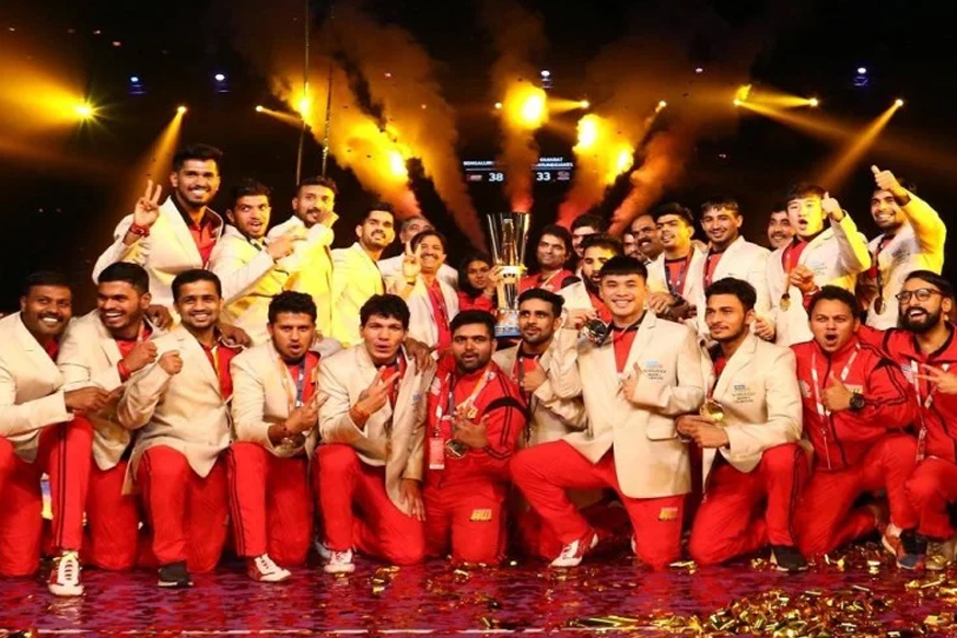 குஜராத்தை வீழ்த்தி பெங்களூரு சாம்பியன்!