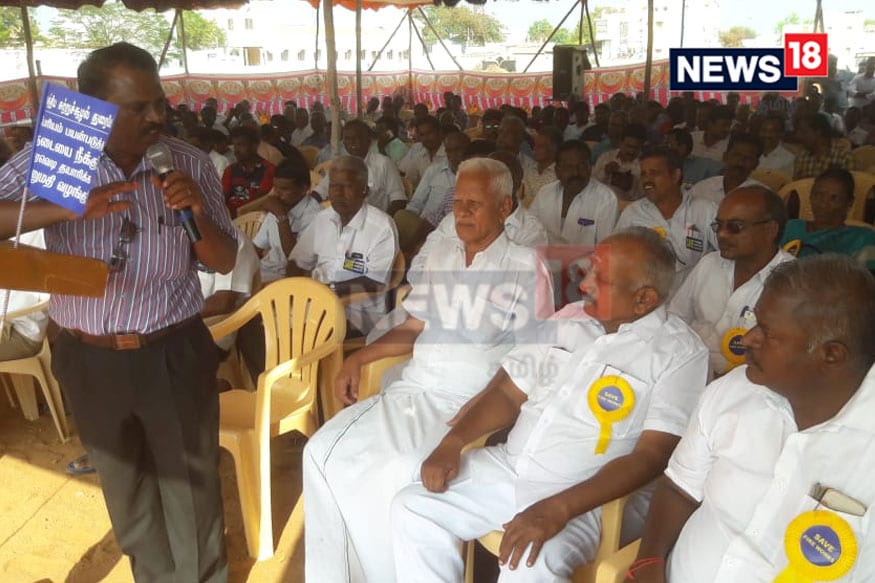 பட்டாசு உற்பத்தி தொழிலுக்கு மாசு கட்டுப்பாட்டு வாரியம் விலக்கு அளிக்கும் வகையில் தமிழக அரசு சட்டசபையில் சிறப்பு தீர்மானம் இயற்ற வேண்டும் என்று பட்டாசு உற்பத்தியாளர்கள் வேண்டுகோள் விடுத்துள்ளனர். (படம்: செந்தில் - செய்தியாளர்) பட்டாசு உற்பத்தி தொழிலுக்கு மாசு கட்டுப்பாட்டு வாரியம் விலக்கு அளிக்கும் வகையில் தமிழக அரசு சட்டசபையில் சிறப்பு தீர்மானம் இயற்ற வேண்டும் என்று பட்டாசு உற்பத்தியாளர்கள் வேண்டுகோள் விடுத்துள்ளனர். (படம்: செந்தில் - செய்தியாளர்)