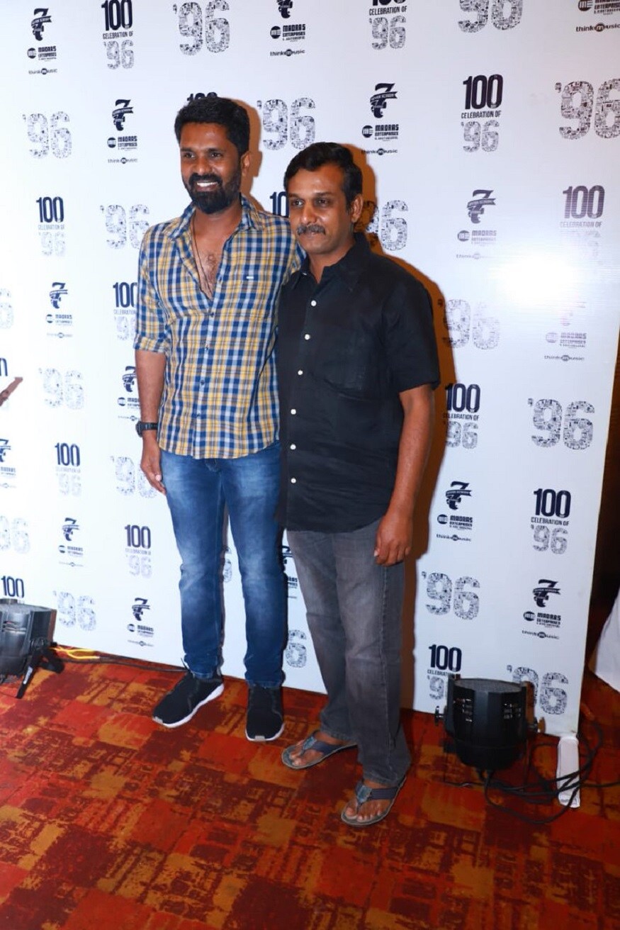 நிகழ்ச்சியில் கலந்துகொண்ட மே17 இயக்கத்தின் ஒருங்கிணைப்பாளர் திருமுருகன் காந்தி படத்தின் இயக்குநருடன் இணைந்து புகைப்படம் எடுத்துக் கொண்டார். நிகழ்ச்சியில் கலந்துகொண்ட மே17 இயக்கத்தின் ஒருங்கிணைப்பாளர் திருமுருகன் காந்தி படத்தின் இயக்குநருடன் இணைந்து புகைப்படம் எடுத்துக் கொண்டார்.