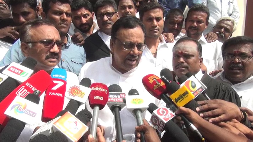 ஜெயலலிதாவின் வழக்கை சந்தித்தவன் நான் இது போன்ற வழக்குகளுக்கு முடங்கி விட மாட்டேன், மானம் உள்ளவர்கள் தான் மானநஷ்ட வழக்கு தொடரவேண்டும் மானம் இல்லாத முதலமைச்சர் வழக்கு தொடர்ந்ததை கண்டிப்பாக சந்திப்பேன். மேலும் முப்பது நாற்பது வருடங்களுக்கு முன்பு நடைபெற்ற கொலை சம்பவங்கள் குறித்தும் பேசுவேன். 