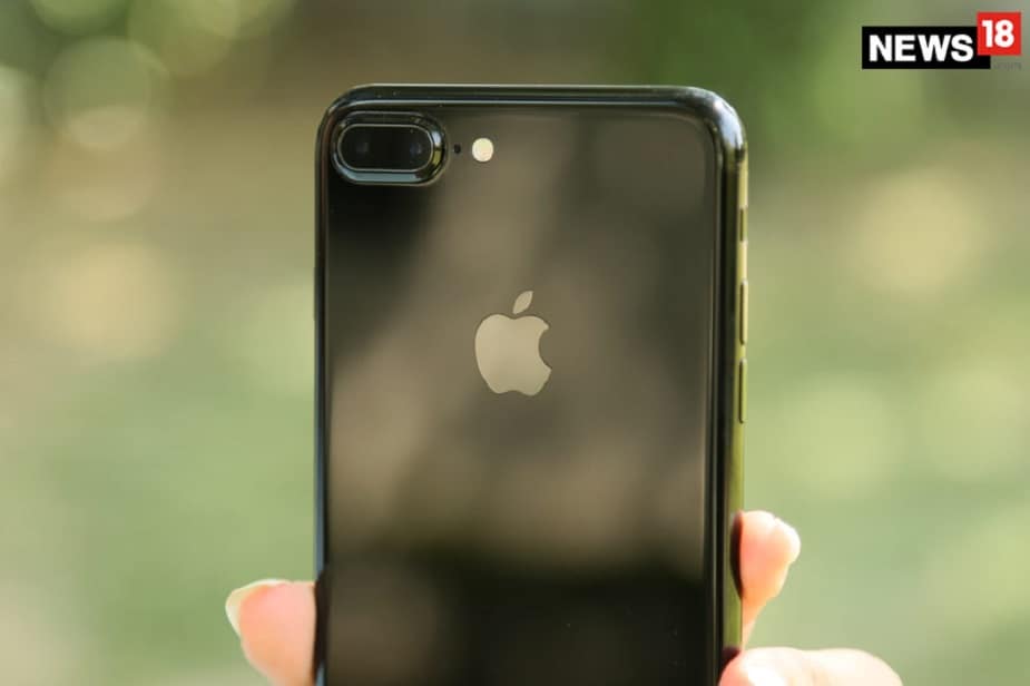 ஐபோன் எனில் “iPhone Settings - General- Language Region - iPhone Language” என்பதற்குச் சென்று மொழியைத் தேர்வு செய்யலாம். ஐபோன் எனில் “iPhone Settings - General- Language Region - iPhone Language” என்பதற்குச் சென்று மொழியைத் தேர்வு செய்யலாம்.