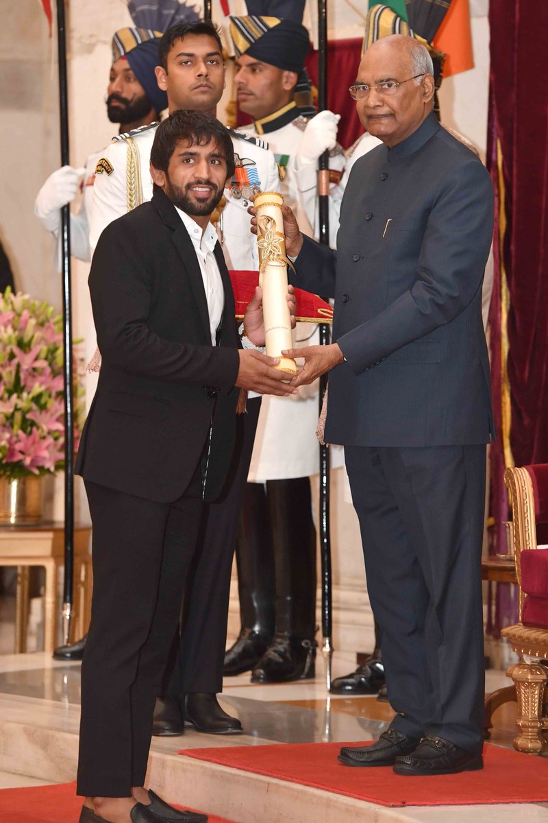 2018 காமென்வெல்த் மற்றும் ஆசிய விளையாட்டு மல்யுத்த போட்டிகளில் பஜ்ரங் புனியா தங்கம் வென்றிருந்தார். உலகச் சாம்பியன்ஷிப் தொடரில் வெள்ளியும், ஆசிய சாம்பியன்ஷிப் தொடரில் வெண்கலமும் வென்றிருந்தார். அவருக்கு குடியரசுத் தலைவர் பத்ம ஸ்ரீ விருது வழங்கி கவுரவித்தார். 2018 காமென்வெல்த் மற்றும் ஆசிய விளையாட்டு மல்யுத்த போட்டிகளில் பஜ்ரங் புனியா தங்கம் வென்றிருந்தார். உலகச் சாம்பியன்ஷிப் தொடரில் வெள்ளியும், ஆசிய சாம்பியன்ஷிப் தொடரில் வெண்கலமும் வென்றிருந்தார். அவருக்கு குடியரசுத் தலைவர் பத்ம ஸ்ரீ விருது வழங்கி கவுரவித்தார்.
