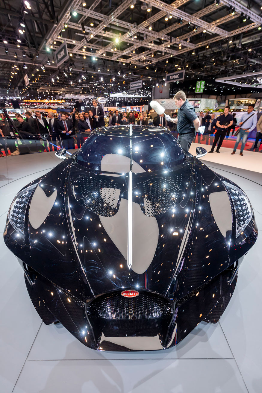  89-வது ஜெனிவா சர்வதேச மோட்டார் கண்காட்சியில் புதிய புகாட்டி La voiture Noire. (Image: AP)