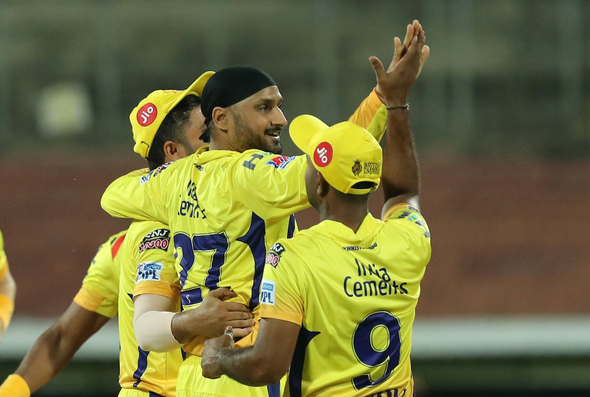 ஐபிஎல் தொடரில் caught and bowled முறையில் 11 விக்கெட்டுகளை எடுத்து அதிக விக்கெட்டுகளை வீழ்த்திய வீரர் என்ற சாதனையை படைத்தார் சென்னை அணியின் ஹர்பஜன் சிங். ஐபிஎல் தொடரில் caught and bowled முறையில் 11 விக்கெட்டுகளை எடுத்து அதிக விக்கெட்டுகளை வீழ்த்திய வீரர் என்ற சாதனையை படைத்தார் சென்னை அணியின் ஹர்பஜன் சிங்.