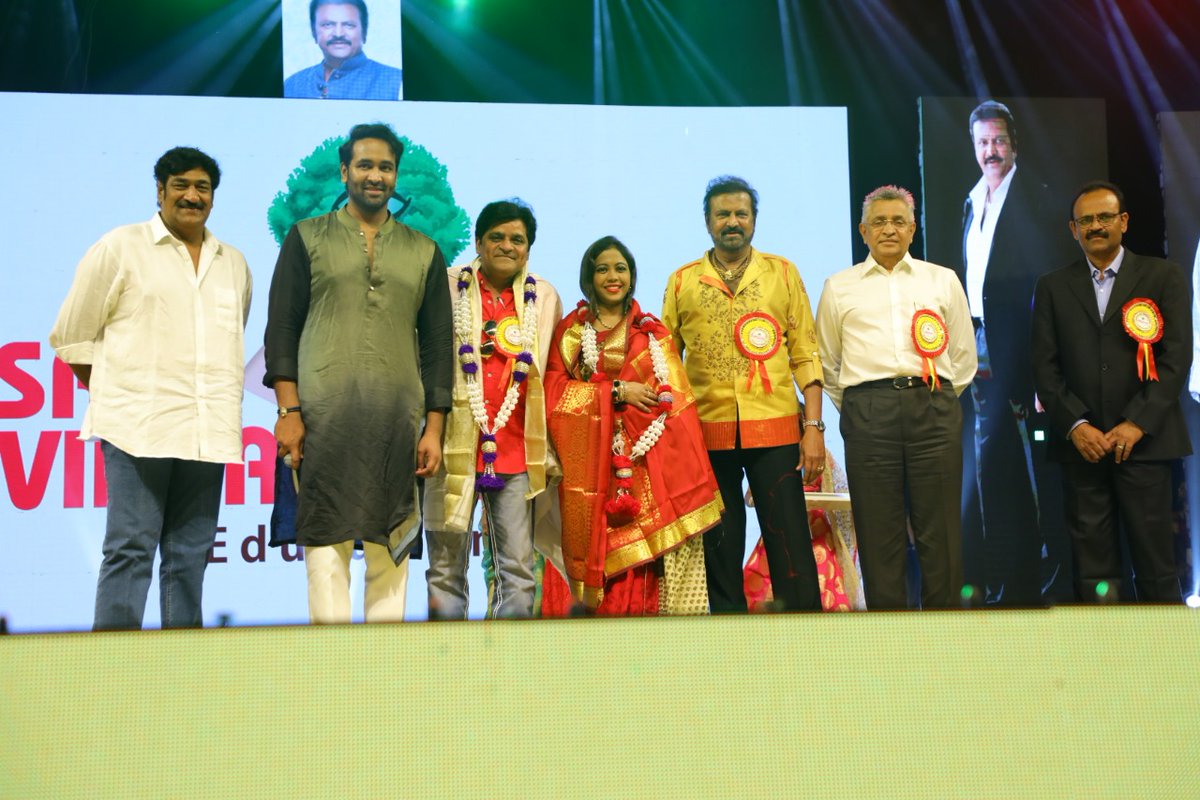  பிரபல தெலுங்கு நடிகர் மோகன் பாபு 69-வது பிறந்த நாள் விழா நேற்று பிரமாண்டமாக கொண்டாடப்பட்டது. (Twitter)