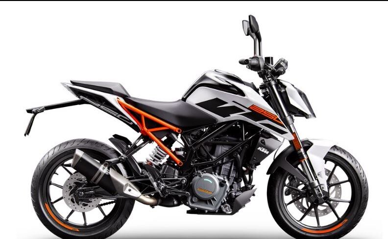 KTM 250 Duke விலை 1.94 லட்சம் ரூபாய். ஆனால், தற்போது ABS பாதுகாப்பு அம்சம் பொருத்தப்பட்டுள்ள KTM 250 Duke-ன் விலை 1,80,634 ரூபாய். (Image-ktm.com) KTM 250 Duke விலை 1.94 லட்சம் ரூபாய். ஆனால், தற்போது ABS பாதுகாப்பு அம்சம் பொருத்தப்பட்டுள்ள KTM 250 Duke-ன் விலை 1,80,634 ரூபாய். (Image-ktm.com)