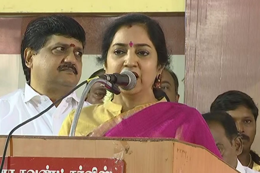 "மின்வெட்டை ஏற்படுத்தி அதிமுகவினர் பணப்பட்டுவாடா"