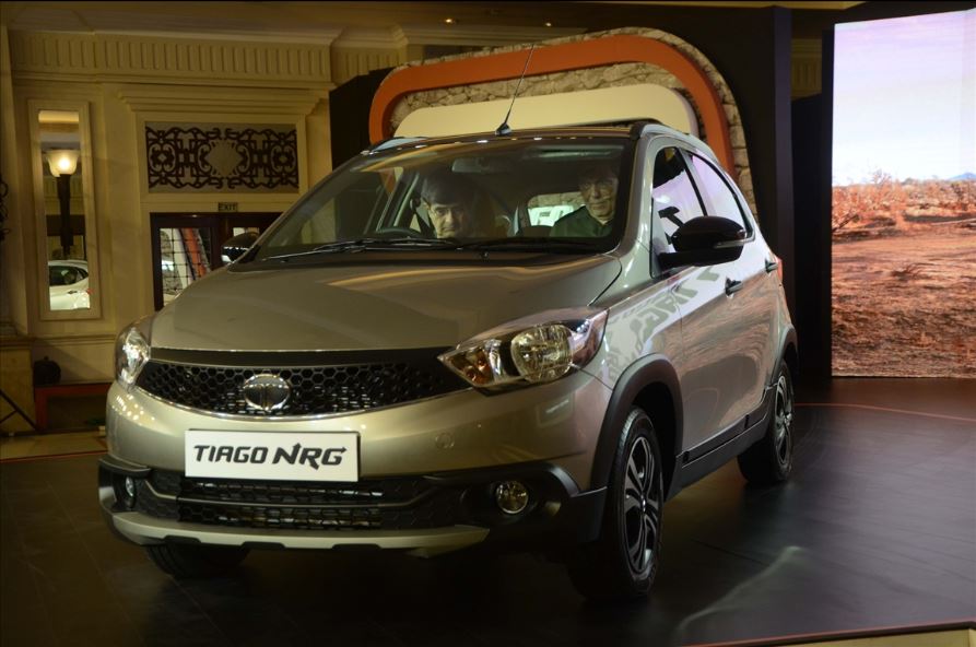 கடந்த 2018-ம் ஆண்டு வணிக ரீதியிலான டாடா வாகனங்களி விற்பனை 41,222 ஆக இருந்தது. ஆனால், 2019-ம் ஆண்டு இந்த விற்பனை நிலை 39,111 ஆகக் குறைந்துள்ளது. (Image- Tatamotors.com) கடந்த 2018-ம் ஆண்டு வணிக ரீதியிலான டாடா வாகனங்களி விற்பனை 41,222 ஆக இருந்தது. ஆனால், 2019-ம் ஆண்டு இந்த விற்பனை நிலை 39,111 ஆகக் குறைந்துள்ளது. (Image- Tatamotors.com)