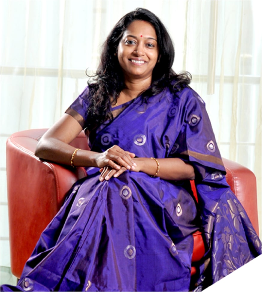 வீணா குமரவேல் : இந்தியாவில் 300 க்கும் மேற்பட்ட கிளை சலூன்களைக் கொண்டு சாதனைப் படைத்த பியூட்டி பார்லர் என்றால் அது நேச்சுரல்ஸ் பியூட்டி சலூன்தான். இதன் நிறுவனர் வீணா குமரவேல் பல பெண்களை தொழில் முணைவோர்களாக மாற்றியிருக்கும் பெருமை அவரைரே சாரும். இவர்களின் எந்த சலூன்களுக்குச் சென்றாலும் முதல் தரத்தில்தான் கவனிப்புகள் இருக்கும் என இவர்களின் வாடிக்கையாளர்கள் பலர் தெரிவித்துள்ளனர். அதேபோல் மிடில் கிளாஸ் தொடங்கி ஹைகிளாஸ் வரை அனைவருக்கும் பார்லரை சாத்தியமாக்கியது நேச்சுரல்ஸ். தனது பியூட்டி சேவையிலும் விலை பட்டியலை பட்ஜட்டிற்கு ஏற்ப நிர்ணயித்து அளிக்கிறது. வீணா குமரவேல் : இந்தியாவில் 300 க்கும் மேற்பட்ட கிளை சலூன்களைக் கொண்டு சாதனைப் படைத்த பியூட்டி பார்லர் என்றால் அது நேச்சுரல்ஸ் பியூட்டி சலூன்தான். இதன் நிறுவனர் வீணா குமரவேல் பல பெண்களை தொழில் முணைவோர்களாக மாற்றியிருக்கும் பெருமை அவரைரே சாரும். இவர்களின் எந்த சலூன்களுக்குச் சென்றாலும் முதல் தரத்தில்தான் கவனிப்புகள் இருக்கும் என இவர்களின் வாடிக்கையாளர்கள் பலர் தெரிவித்துள்ளனர். அதேபோல் மிடில் கிளாஸ் தொடங்கி ஹைகிளாஸ் வரை அனைவருக்கும் பார்லரை சாத்தியமாக்கியது நேச்சுரல்ஸ். தனது பியூட்டி சேவையிலும் விலை பட்டியலை பட்ஜட்டிற்கு ஏற்ப நிர்ணயித்து அளிக்கிறது.