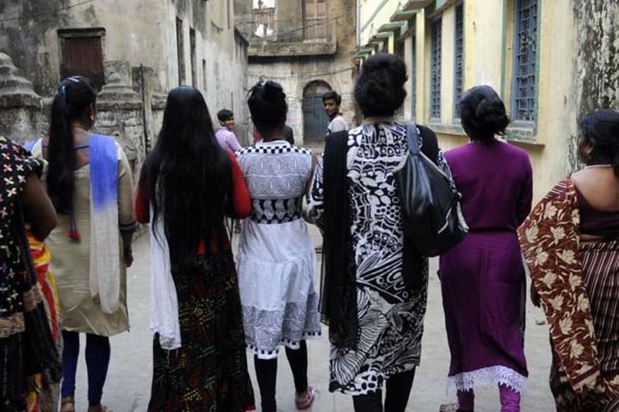 மக்களவைத் தேர்தலில் நோட்டாவுக்கு வாக்களிக்க சோனகாச்சியில் வசித்து வரும் பாலியல் தொழிலாளர்கள் முடிவு எடுத்துள்ளனர். மக்களவைத் தேர்தலில் நோட்டாவுக்கு வாக்களிக்க சோனகாச்சியில் வசித்து வரும் பாலியல் தொழிலாளர்கள் முடிவு எடுத்துள்ளனர்.