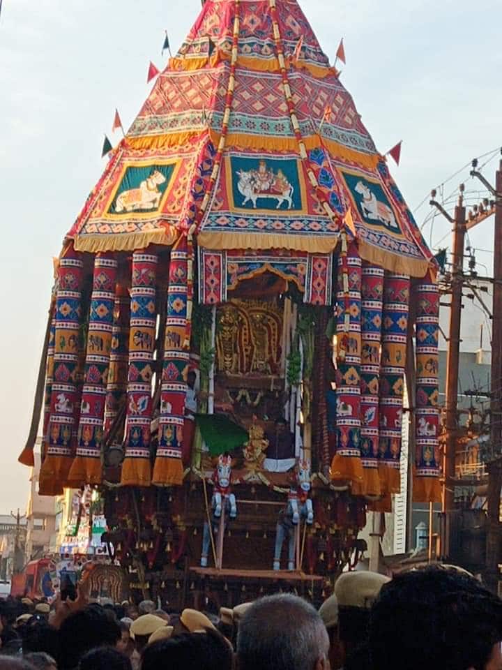 18 நாட்கள் நடைபெறும் இந்த விழாவில் தினமும் பல்வேறு வாகனங்களில் பெருவுடையார் எழுந்தருளி பக்தர்களுக்கு அருள்பாலித்தார். (படம்: தஞ்சாவூர் - குருசாமி) 18 நாட்கள் நடைபெறும் இந்த விழாவில் தினமும் பல்வேறு வாகனங்களில் பெருவுடையார் எழுந்தருளி பக்தர்களுக்கு அருள்பாலித்தார். (படம்: தஞ்சாவூர் - குருசாமி)