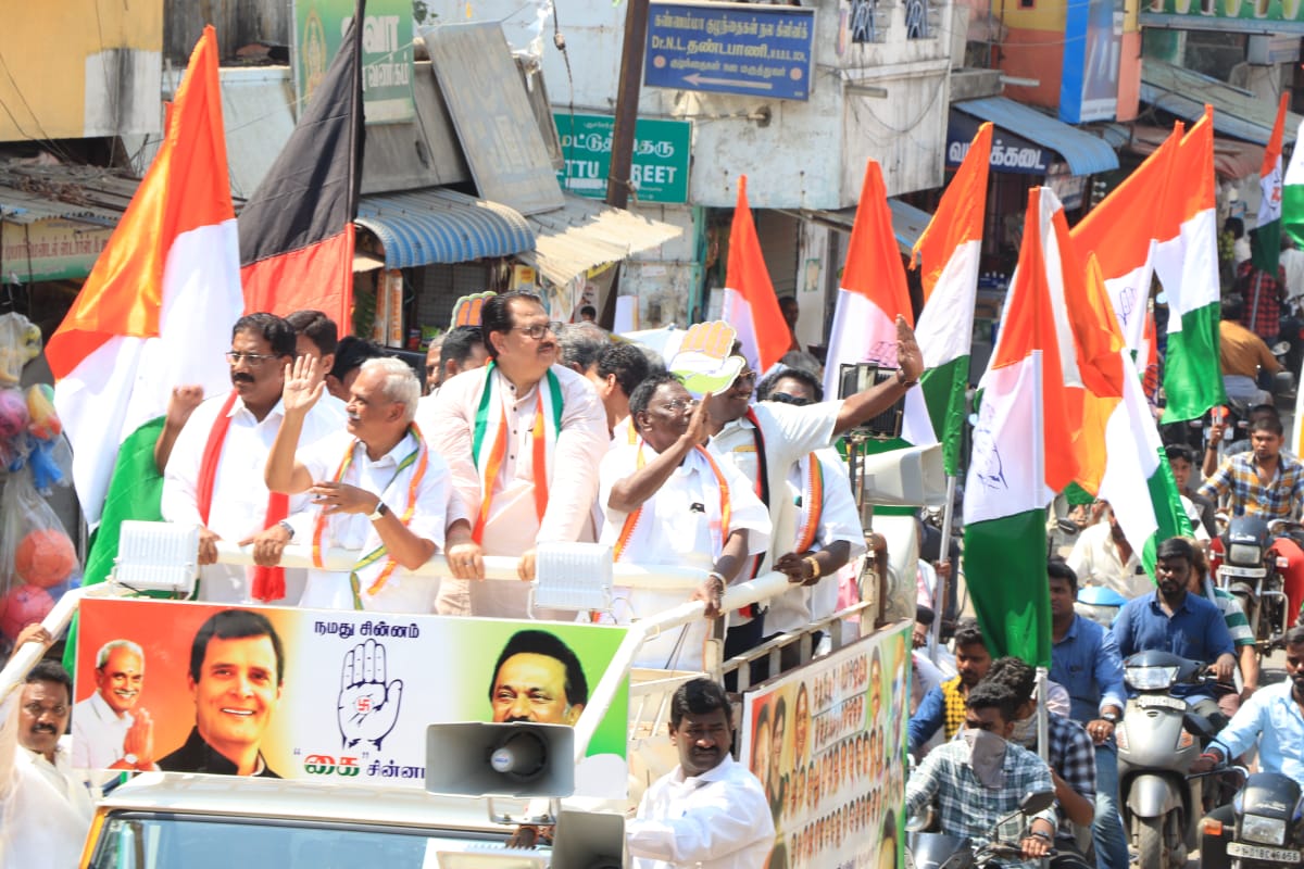மேலும் சுதேசி, பாரதி, ஏஎப்டி மில் ஆகியவைகளை மூடி தரைமட்டமாக்கி மூடுவிழா நாயகனாக உள்ளார் என்று விமர்சனம் செய்தார். (படம்: புதுச்சேரி- இளவமுதன்) மேலும் சுதேசி, பாரதி, ஏஎப்டி மில் ஆகியவைகளை மூடி தரைமட்டமாக்கி மூடுவிழா நாயகனாக உள்ளார் என்று விமர்சனம் செய்தார். (படம்: புதுச்சேரி- இளவமுதன்)