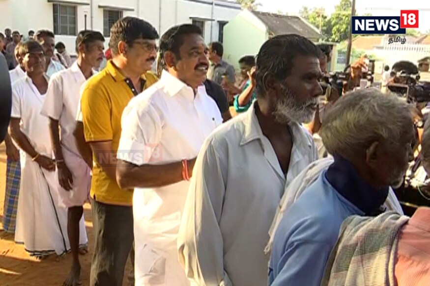 தமிழ்நாடு, புதுச்சேரி உள்பட 12 மாநிலங்களில் உள்ள 95 மக்களவை தொகுதிகளுக்கு இன்று தேர்தல் நடைபெறுகிறது. தமிழ்நாடு, புதுச்சேரி உள்பட 12 மாநிலங்களில் உள்ள 95 மக்களவை தொகுதிகளுக்கு இன்று தேர்தல் நடைபெறுகிறது.