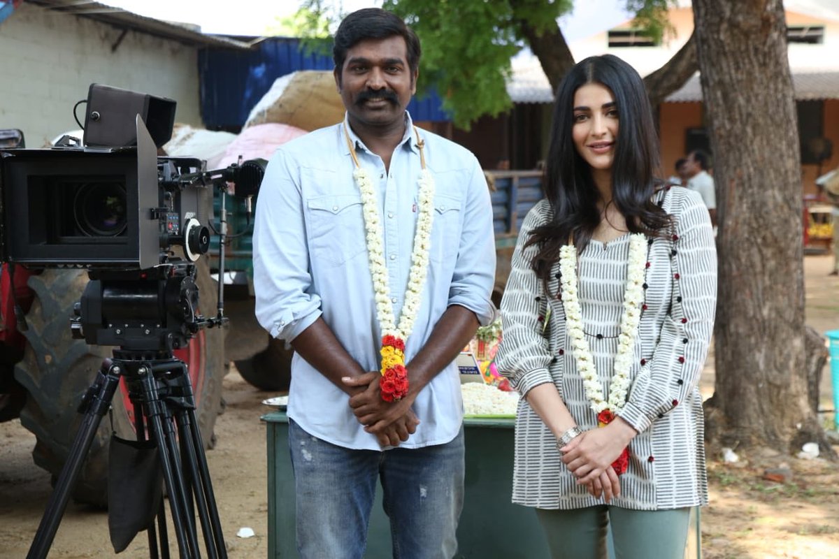 எஸ்பி ஜனநாதன் இயக்கத்தில் லாபம் திரைப்படத்தில் நடித்து வரும் விஜய் சேதுபதி, எஸ்பி ஜனநாதன் உதவியாளரான ரோகாந்த் இயக்கத்திலும் புதிய திரைப்படம் ஒன்றில் நடித்து வருகிறார். இவை மட்டுமல்லாது தெலுங்கில் அக்டோபர் 2-ம் தேதி வெளியாகும் சைரா நரசிம்ம ரெட்டி திரைப்படத்திலும் ஒரு முக்கிய கதாபாத்திரத்தில் நடித்துள்ளார். எஸ்பி ஜனநாதன் இயக்கத்தில் லாபம் திரைப்படத்தில் நடித்து வரும் விஜய் சேதுபதி, எஸ்பி ஜனநாதன் உதவியாளரான ரோகாந்த் இயக்கத்திலும் புதிய திரைப்படம் ஒன்றில் நடித்து வருகிறார். இவை மட்டுமல்லாது தெலுங்கில் அக்டோபர் 2-ம் தேதி வெளியாகும் சைரா நரசிம்ம ரெட்டி திரைப்படத்திலும் ஒரு முக்கிய கதாபாத்திரத்தில் நடித்துள்ளார்.
