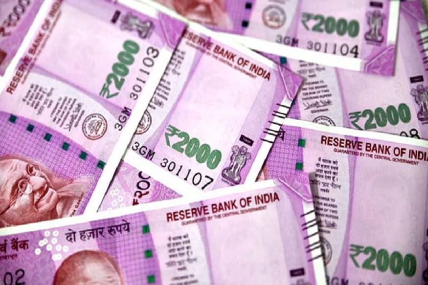 2000 ரூபாய் நோட்டுக்கள் அதிகம் புழக்கத்திற்கு வந்தை அடுத்து சில்லரை தட்டுப்பாடு ஏற்பட்டதால் புதிய 200 ரூபாய் நோட்டு அறிமுகம் செய்யப்பட்டது. 2000 ரூபாய் நோட்டுக்கள் அதிகம் புழக்கத்திற்கு வந்தை அடுத்து சில்லரை தட்டுப்பாடு ஏற்பட்டதால் புதிய 200 ரூபாய் நோட்டு அறிமுகம் செய்யப்பட்டது.