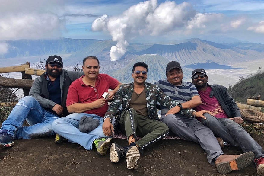 சூர்யா - கே.வி. ஆனந்த் கூட்டணி மீண்டும் இணைந்திருப்பதால் படத்தின் மீதான ரசிகர்களின் எதிர்பார்ப்பு அதிகரித்துள்ளது. சூர்யா - கே.வி. ஆனந்த் கூட்டணி மீண்டும் இணைந்திருப்பதால் படத்தின் மீதான ரசிகர்களின் எதிர்பார்ப்பு அதிகரித்துள்ளது.