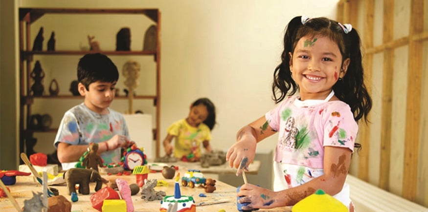 ஓவியப் பயிற்சி : கற்பனைத் திறமையை அதிகரிக்கும் ஓவியப் பயிற்சி குழந்தைகளுக்கு நல்ல கற்றல் திறமையை வளர்க்கும். அதனால்தான் ஃப்ரீ கேஜியிலேயே கலரிங் கொடுக்கச் சொல்லும் பயிற்சிகளை வழங்குகின்றனர். அதை இன்னும் மெருகேற்றச் செய்யும் பயிற்சி வகுப்புகளுக்கு அனுப்புவதால் இன்னும் அவர்களின் திறமை கூடும். ஓவியப் பயிற்சி : கற்பனைத் திறமையை அதிகரிக்கும் ஓவியப் பயிற்சி குழந்தைகளுக்கு நல்ல கற்றல் திறமையை வளர்க்கும். அதனால்தான் ஃப்ரீ கேஜியிலேயே கலரிங் கொடுக்கச் சொல்லும் பயிற்சிகளை வழங்குகின்றனர். அதை இன்னும் மெருகேற்றச் செய்யும் பயிற்சி வகுப்புகளுக்கு அனுப்புவதால் இன்னும் அவர்களின் திறமை கூடும்.
