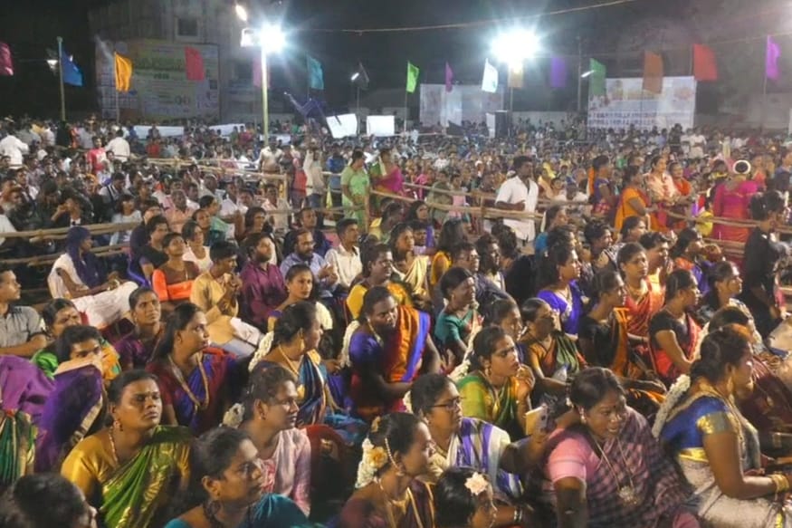 விழுப்புரம் மாவட்டம் உளுந்தூர்பேட்டை அருகே உள்ள கூவாகம் கிராமத்தில் அமைந்துள்ளது கூத்தாண்டவர் கோவில். விழுப்புரம் மாவட்டம் உளுந்தூர்பேட்டை அருகே உள்ள கூவாகம் கிராமத்தில் அமைந்துள்ளது கூத்தாண்டவர் கோவில்.