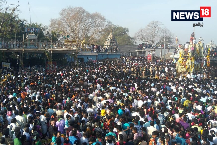 இந்த திருவிழாவில் கலந்துகொள்ள நாடு முழுவதிலும் இருந்தும் ஏராளமான திருநங்கைகள் விழுப்புரத்தில் குவிந்துள்ளனர். இந்த திருவிழாவில் கலந்துகொள்ள நாடு முழுவதிலும் இருந்தும் ஏராளமான திருநங்கைகள் விழுப்புரத்தில் குவிந்துள்ளனர்.