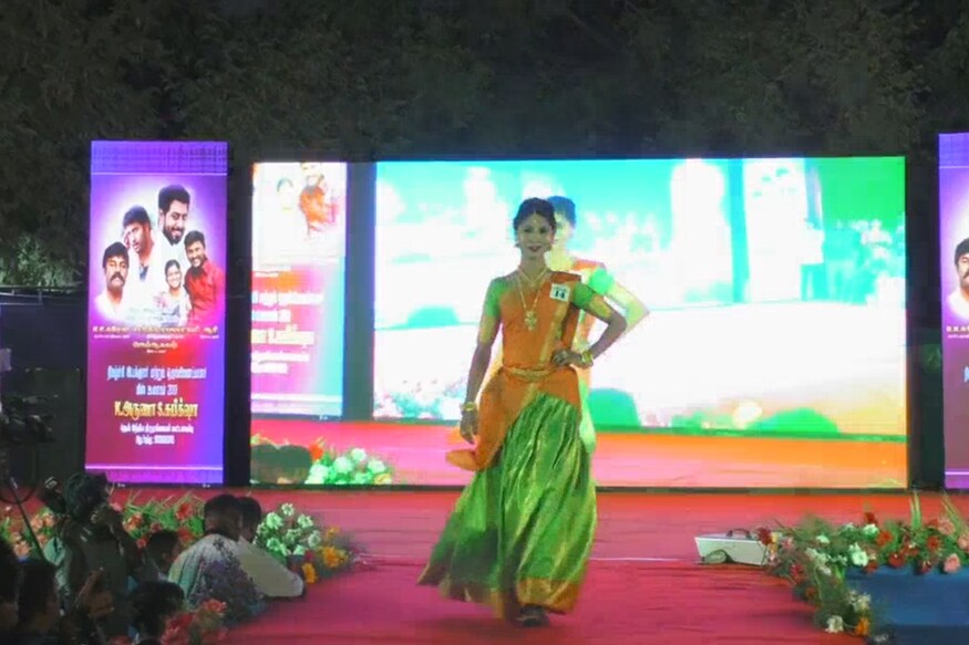 பின்னர் நடைபெற்ற அழகிப் போட்டியில் பங்கேற்ற திருநங்கைகள் இசைக்கு ஏற்றப்படி ஒய்யாரமாக நடந்து வந்து பார்வையாளர்களை கவர்ந்தனர். பின்னர் நடைபெற்ற அழகிப் போட்டியில் பங்கேற்ற திருநங்கைகள் இசைக்கு ஏற்றப்படி ஒய்யாரமாக நடந்து வந்து பார்வையாளர்களை கவர்ந்தனர்.