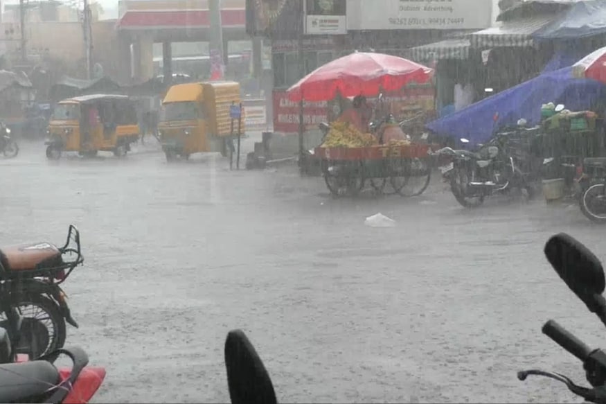 சென்னையிலும் இரு சில இடங்களில் மழை பெய்தது.
