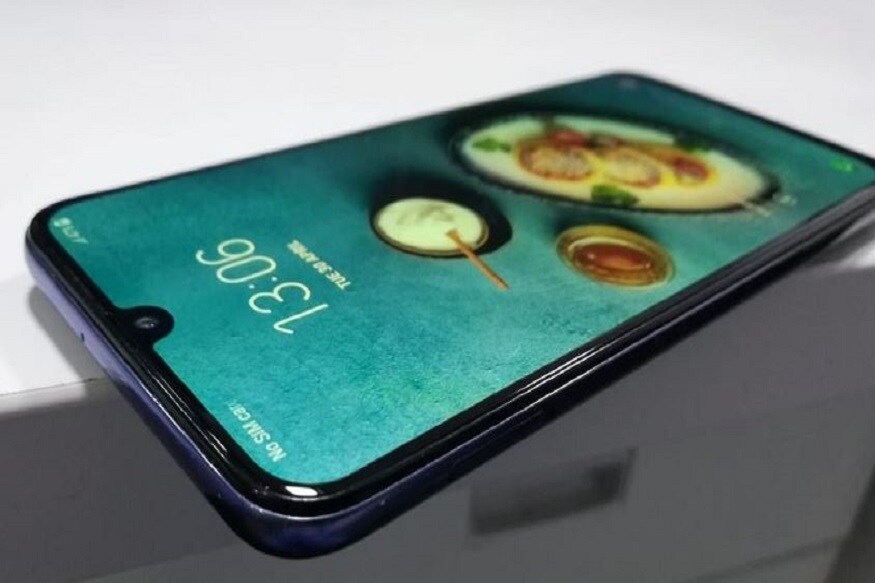 6.4 இன்ச் ஹெச்டி+ சூப்பர் AMOLED டிஸ்ப்ளே உடன் வடிவமைக்கப்பட்டுள்ளது. 2210x1080 பிக்ஸல்ஸ் ஸ்கிரீன் ரெசொலியூஷனாக உள்ளது. (Image: Zeebiz) 6.4 இன்ச் ஹெச்டி+ சூப்பர் AMOLED டிஸ்ப்ளே உடன் வடிவமைக்கப்பட்டுள்ளது. 2210x1080 பிக்ஸல்ஸ் ஸ்கிரீன் ரெசொலியூஷனாக உள்ளது. (Image: Zeebiz)
