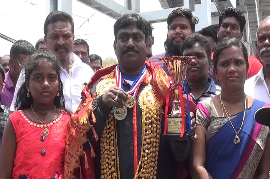 வெள்ளி பதக்கம் வென்ற மணிமாறன்