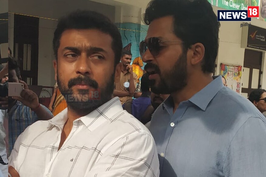 காலை முதல் ரஜினி, கமல் , அஜித், விஜய் போன்ற முன்னனிப் பிரபலங்கள் காலையிலேயே தங்களின் வாக்கைப் பதிவிட்டனர். காலை முதல் ரஜினி, கமல் , அஜித், விஜய் போன்ற முன்னனிப் பிரபலங்கள் காலையிலேயே தங்களின் வாக்கைப் பதிவிட்டனர்.