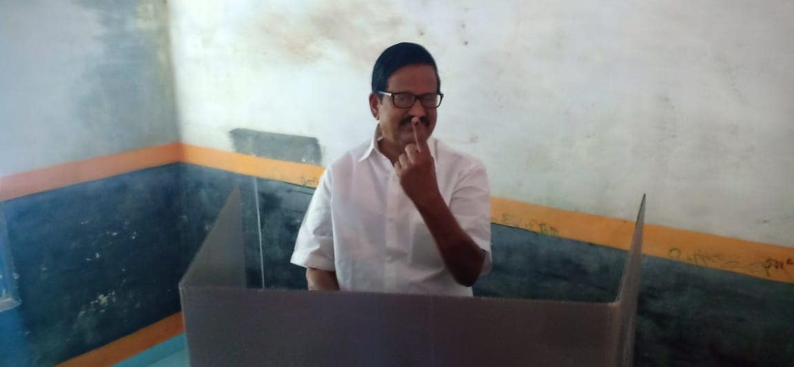 இந்தியாவில் புதிய அரசை நாங்கள் அமைப்போம். அது ஏழை மக்களின் அரசாக இருக்கும் இளைஞர்களுக்கு வேலை வாய்ப்பை அளிக்கும் என்று நம்பிக்கை தெரிவித்தார். படம்: கடலூர் - பிரசன்னா இந்தியாவில் புதிய அரசை நாங்கள் அமைப்போம். அது ஏழை மக்களின் அரசாக இருக்கும் இளைஞர்களுக்கு வேலை வாய்ப்பை அளிக்கும் என்று நம்பிக்கை தெரிவித்தார். படம்: கடலூர் - பிரசன்னா