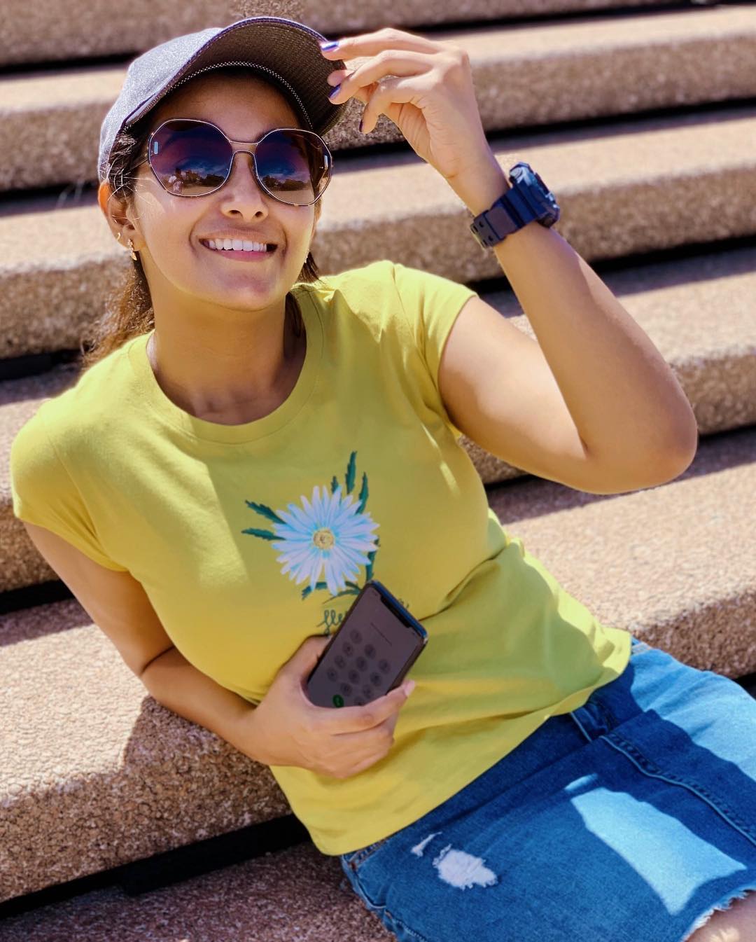 அதனைத் தொடர்ந்து இயக்குநர் பாண்டியராஜ் கார்த்தியை வைத்து எடுத்த கடைக்குட்டி சிங்கம் படத்தில் முக்கிய கதாப்பாத்திரத்தில் பிரியா பவானி சங்கர் நடித்திருந்தார். (image-instagram) அதனைத் தொடர்ந்து இயக்குநர் பாண்டியராஜ் கார்த்தியை வைத்து எடுத்த கடைக்குட்டி சிங்கம் படத்தில் முக்கிய கதாப்பாத்திரத்தில் பிரியா பவானி சங்கர் நடித்திருந்தார். (image-instagram)