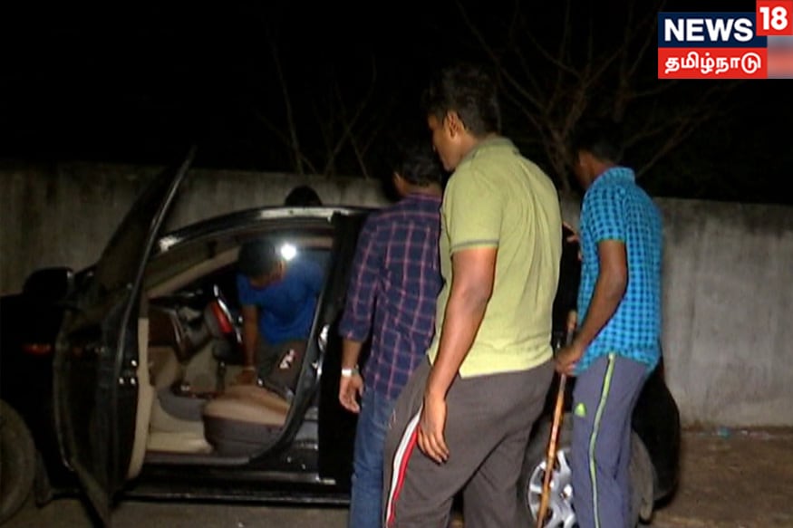 சோதனையில் ரிசார்ட்டில் மது மற்றும் போதை பொருளான கஞ்சா விருந்து நடைபெற்றதும், அதில் கலந்து கொள்வதற்காக ஆன்லைனில் முன்பதிவு செய்ததும் தெரியவந்தது. சோதனையில் ரிசார்ட்டில் மது மற்றும் போதை பொருளான கஞ்சா விருந்து நடைபெற்றதும், அதில் கலந்து கொள்வதற்காக ஆன்லைனில் முன்பதிவு செய்ததும் தெரியவந்தது.