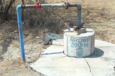 விளையாடும் லஞ்சப்பணம்... திருவள்ளூரை குறிவைத்து சூறையாடும் தண்ணீர் திருட்டு கும்பல்...! விளையாடும் லஞ்சப்பணம்... திருவள்ளூரை குறிவைத்து சூறையாடும் தண்ணீர் திருட்டு கும்பல்...!