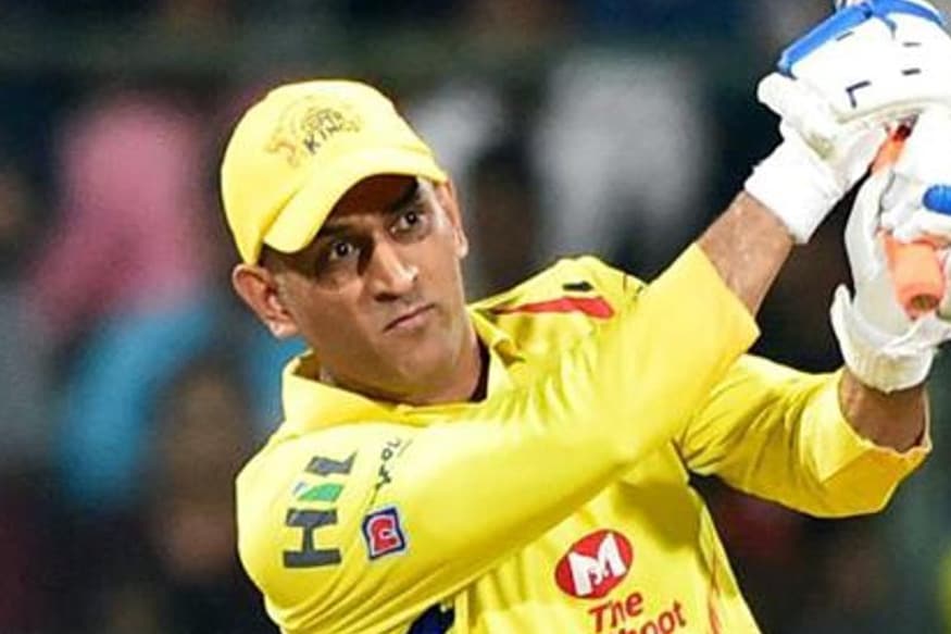 கிரிக்கெட் வீரர் தோனி, அமரப்பள்ளி நிறுவனத்தின் விளம்பர தூதராக இருந்த நிலையில், நிதி மோசடி சர்ச்சை காரணமாக அதில் இருந்து விலகினார். மேலும், 'நானும் வீடு கட்ட அந்த நிறுவனத்திடம் முதலீடு செய்துள்ளேன். எனக்கு வீட்டை பெற்றுத்தாருங்கள் அல்லது முதலீடு செய்த பணம் திரும்பக் கிடைக்க வழிசெய்யுங்கள்' என தோனி உச்ச நீதிமன்றத்தை நாடினார். கிரிக்கெட் வீரர் தோனி, அமரப்பள்ளி நிறுவனத்தின் விளம்பர தூதராக இருந்த நிலையில், நிதி மோசடி சர்ச்சை காரணமாக அதில் இருந்து விலகினார். மேலும், 'நானும் வீடு கட்ட அந்த நிறுவனத்திடம் முதலீடு செய்துள்ளேன். எனக்கு வீட்டை பெற்றுத்தாருங்கள் அல்லது முதலீடு செய்த பணம் திரும்பக் கிடைக்க வழிசெய்யுங்கள்' என தோனி உச்ச நீதிமன்றத்தை நாடினார்.
