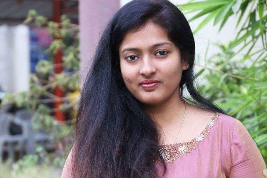 இந்தி மொழிக்கு ஆதரவாக நடிகை காயத்ரி ரகுராம் ட்விட்டர் பக்கத்தில் பதிவுகளை பதிவிட்டுள்ளார். அவருடைய பதிவுகளுக்கு வழக்கம் போல ஆதரவும், எதிர்ப்பும் கொண்ட விமர்சனங்கள் வெளிவந்து கொண்டிருக்கின்றன இந்தி மொழிக்கு ஆதரவாக நடிகை காயத்ரி ரகுராம் ட்விட்டர் பக்கத்தில் பதிவுகளை பதிவிட்டுள்ளார். அவருடைய பதிவுகளுக்கு வழக்கம் போல ஆதரவும், எதிர்ப்பும் கொண்ட விமர்சனங்கள் வெளிவந்து கொண்டிருக்கின்றன