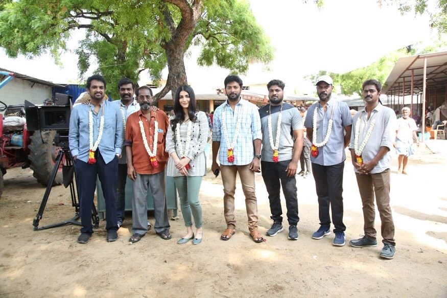 இயற்கை, ஈ, பேராண்மை ஆகிய படங்களை இயக்கிய எஸ்.பி.ஜனநாதன் ஆர்யா, விஜய் சேதுபதியை வைத்து புறம்போக்கு என்கிற பொதுவுடைமை என்ற படத்தை இயக்கியிருந்தார். இந்தப் படத்தை அடுத்து மீண்டும் விஜய் சேதுபதியை இயக்குகிறார் ஜனநாதன். இயற்கை, ஈ, பேராண்மை ஆகிய படங்களை இயக்கிய எஸ்.பி.ஜனநாதன் ஆர்யா, விஜய் சேதுபதியை வைத்து புறம்போக்கு என்கிற பொதுவுடைமை என்ற படத்தை இயக்கியிருந்தார். இந்தப் படத்தை அடுத்து மீண்டும் விஜய் சேதுபதியை இயக்குகிறார் ஜனநாதன்.