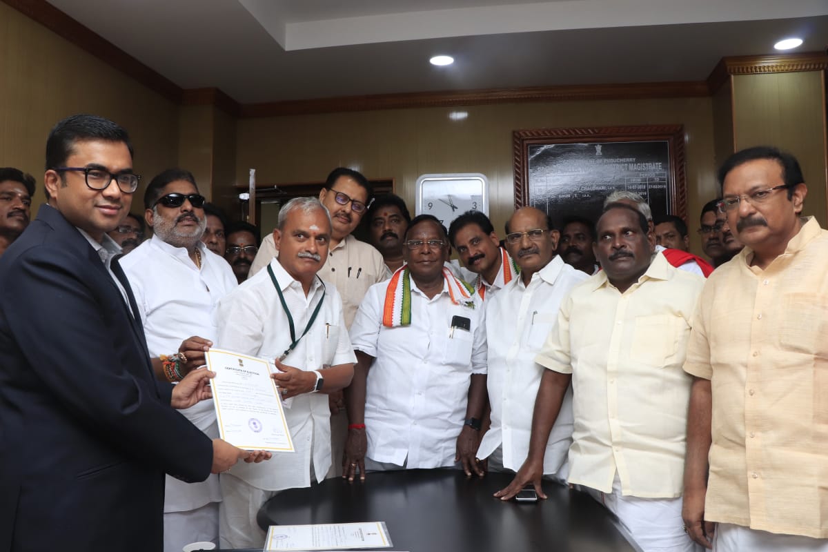 மத்திய அரசிடமிருந்து மாநில உரிமை மற்றும் மாநிலத்திற்கு தேவையான நிதியை பெற்றுத்தர முயற்சிகளை மேற்கொள்வேன் என்று காங்கிரஸ் எம்பி வைத்தியலிங்கம் உறுதியளித்துள்ளார். (படம்: புதுசேரி - இளவமுதன்) மத்திய அரசிடமிருந்து மாநில உரிமை மற்றும் மாநிலத்திற்கு தேவையான நிதியை பெற்றுத்தர முயற்சிகளை மேற்கொள்வேன் என்று காங்கிரஸ் எம்பி வைத்தியலிங்கம் உறுதியளித்துள்ளார். (படம்: புதுசேரி - இளவமுதன்)