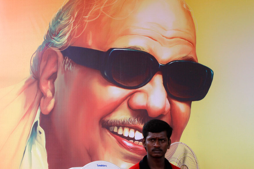  வடக்கின் வளர்ச்சியை தெற்குதான் தீர்மானிக்கும் என்பதை தீர்க்கமாய் நம்பியவர் கலைஞர் என்றால் அது மிகையல்ல. அதிகாலைச் சூரியனுக்கு முன் எழுந்து அந்திசாயும் சூரியனுக்கு பின் தூங்கும் அதிசய சூரியனிடம் இருந்து கற்றுக்கொள்ள வேண்டிய வெற்றியின் ரகசியம் உழைப்பு மட்டுமே.