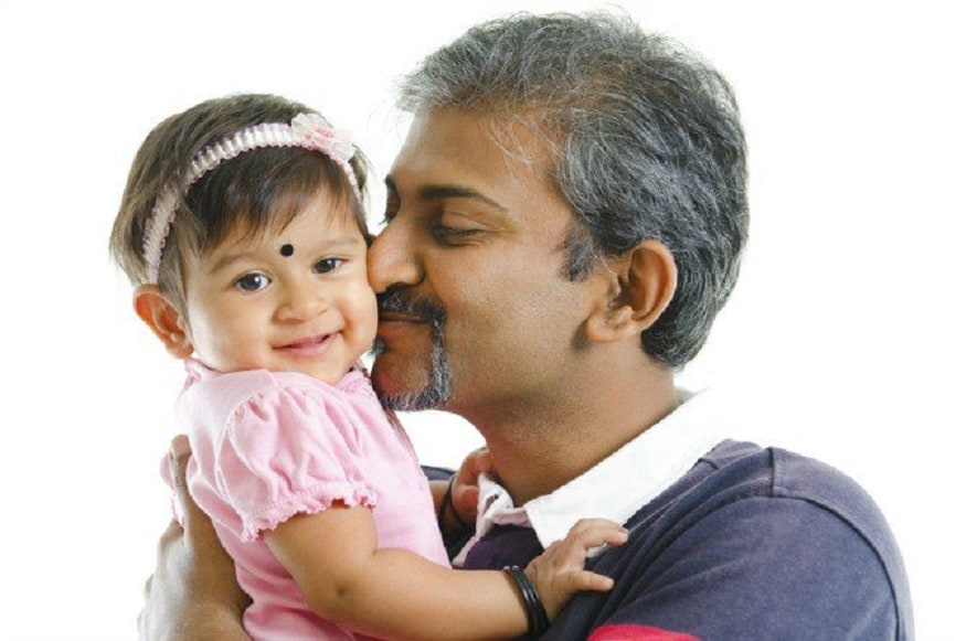 பகிர்ந்து கொண்ட சில ஜோக்ஸ் : அப்பா மகள்களுக்குள் இருக்கும் ரகசியங்கள் மிக அழகானது. அவ்வப்போது இருவரும் சேர்ந்து செய்யும் கிண்டல் , ஜோக்குகள் அம்மாவையே கோபப்பட வைக்கும். அதுவும் அவர்கள் செய்துகொள்ளும் ஜோக்குகள் அவர்களுக்கு மட்டுமே புரியும். பகிர்ந்து கொண்ட சில ஜோக்ஸ் : அப்பா மகள்களுக்குள் இருக்கும் ரகசியங்கள் மிக அழகானது. அவ்வப்போது இருவரும் சேர்ந்து செய்யும் கிண்டல் , ஜோக்குகள் அம்மாவையே கோபப்பட வைக்கும். அதுவும் அவர்கள் செய்துகொள்ளும் ஜோக்குகள் அவர்களுக்கு மட்டுமே புரியும்.