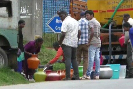 ஒரு குடம் தண்ணீர் 15 ரூபாய்... குளுகுளு குன்னூர் பகுதி மக்களையும் வாட்டும் தண்ணீர் தட்டுப்பாடு ஒரு குடம் தண்ணீர் 15 ரூபாய்... குளுகுளு குன்னூர் பகுதி மக்களையும் வாட்டும் தண்ணீர் தட்டுப்பாடு