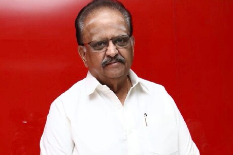 காஞ்சி மடத்துக்கு தனது வீட்டைத் தானமாக வழங்கிய பாடகர் எஸ்.பி.பாலசுப்ரமணியம் காஞ்சி மடத்துக்கு தனது வீட்டைத் தானமாக வழங்கிய பாடகர் எஸ்.பி.பாலசுப்ரமணியம்